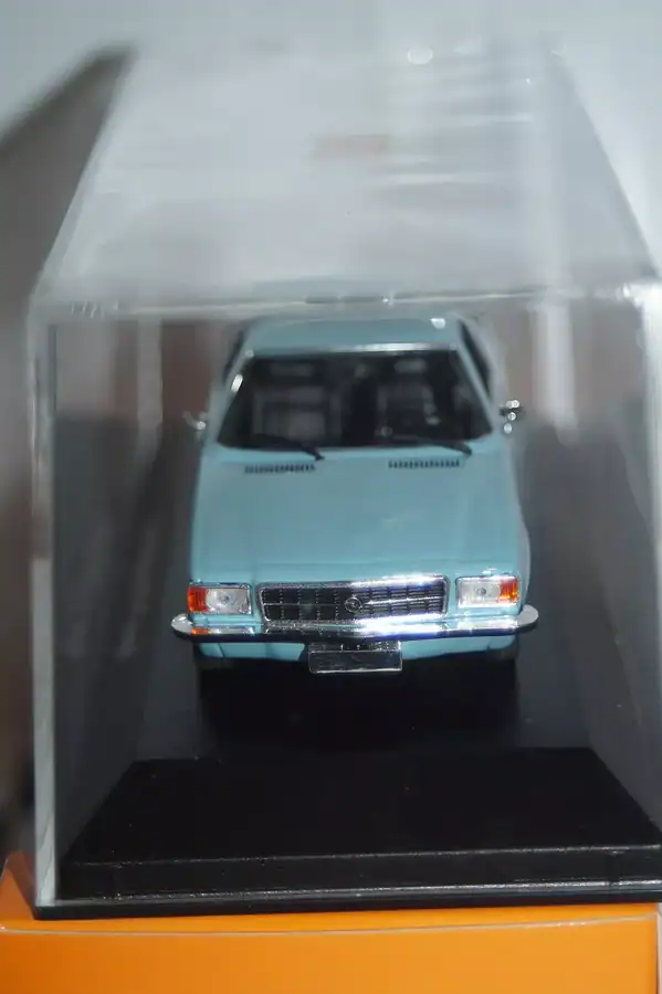 Maxichamps opel rekord d coupe 1975 blue 1:43 940 044021