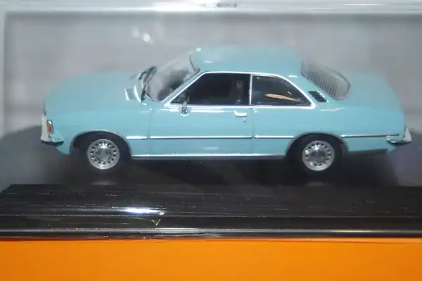 Maxichamps opel rekord d coupe 1975 blue 1:43 940 044021