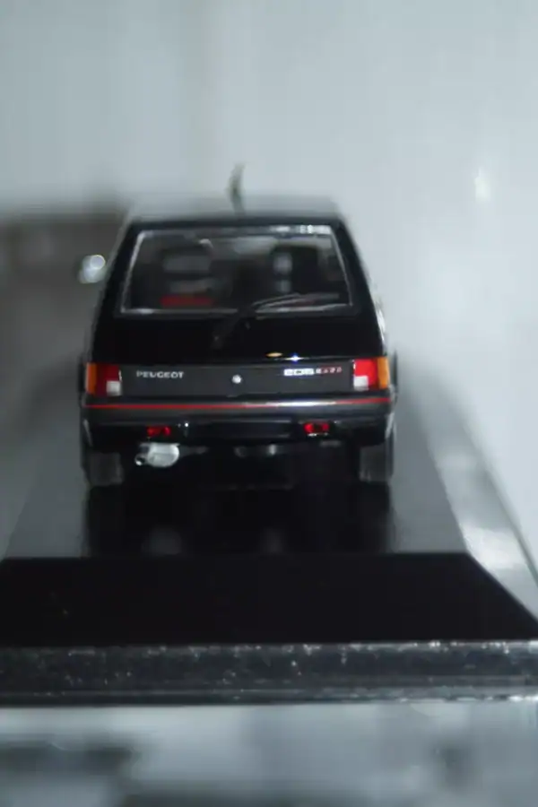 Minichamps peugeot 205 gti black 1990 400 112301 1:43
