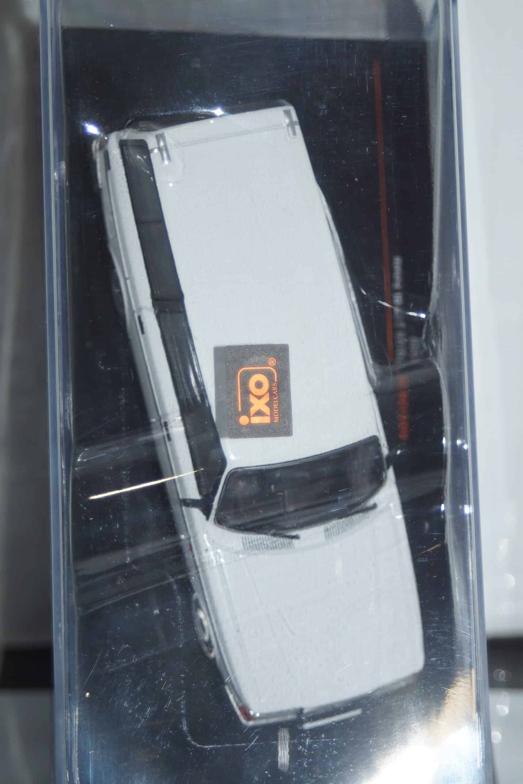 Ixo volvo 240 gl estate 1990 in white 1:43 ref clc572n
