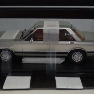 Cult scale models ford granada 2.8 ghia 1978 silver 1:18 cml133-1