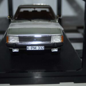 Cult scale models ford granada 2.8 ghia 1978 silver 1:18 cml133-1