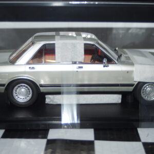 Cult scale models ford granada 2.8 ghia 1978 silver 1:18 cml133-1