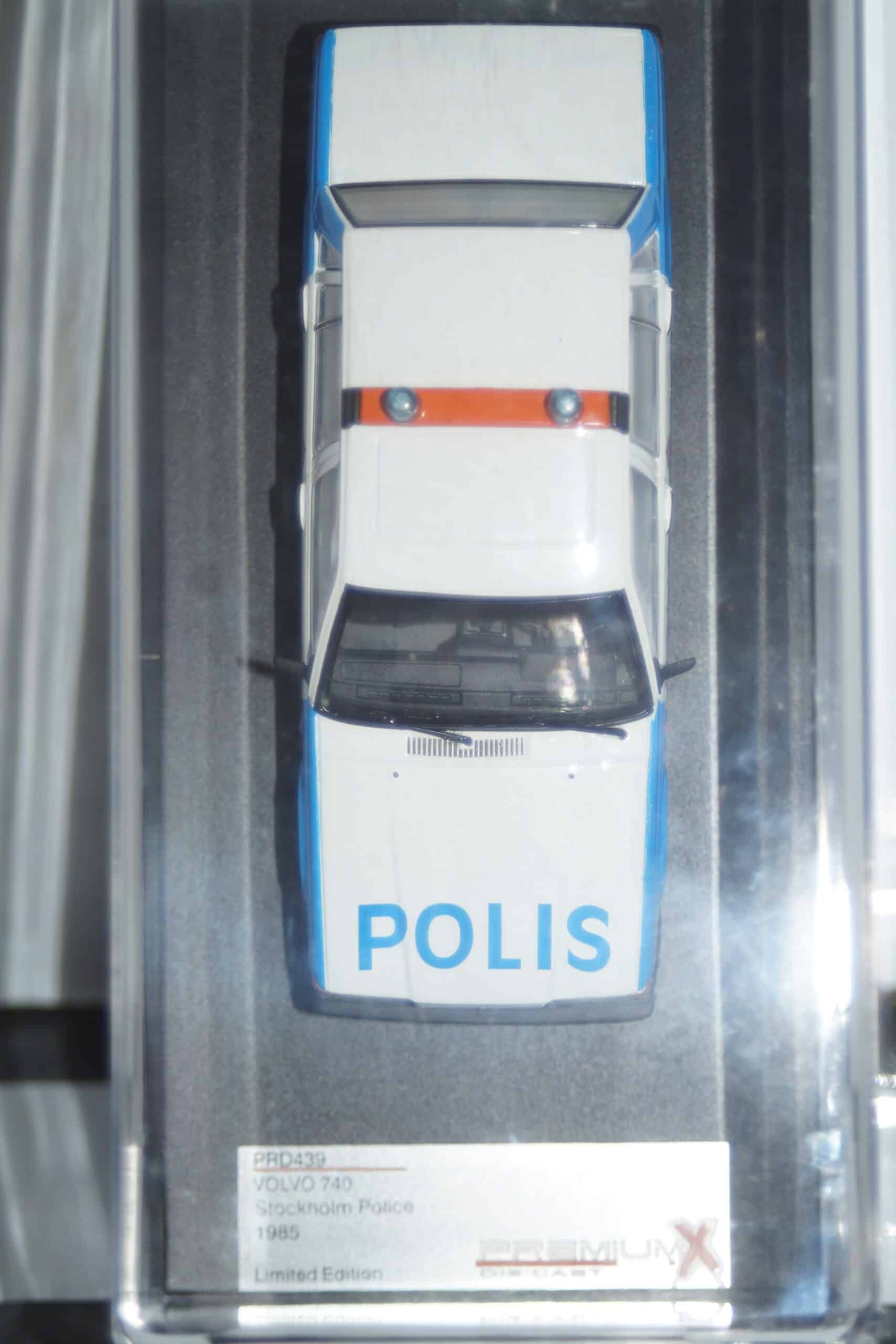 Premium x volvo 740 stockholm police 1985 1:43 diecast prd439