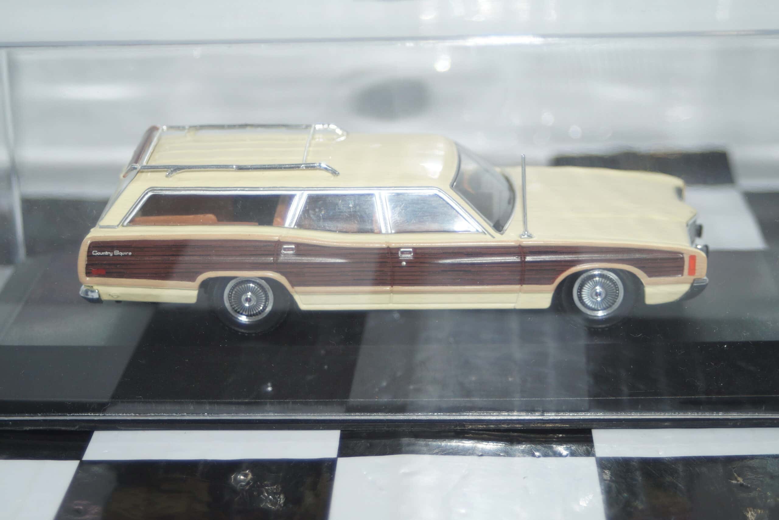 Whitebox ford ltd country squire 1972 diecast 1:43 prd291