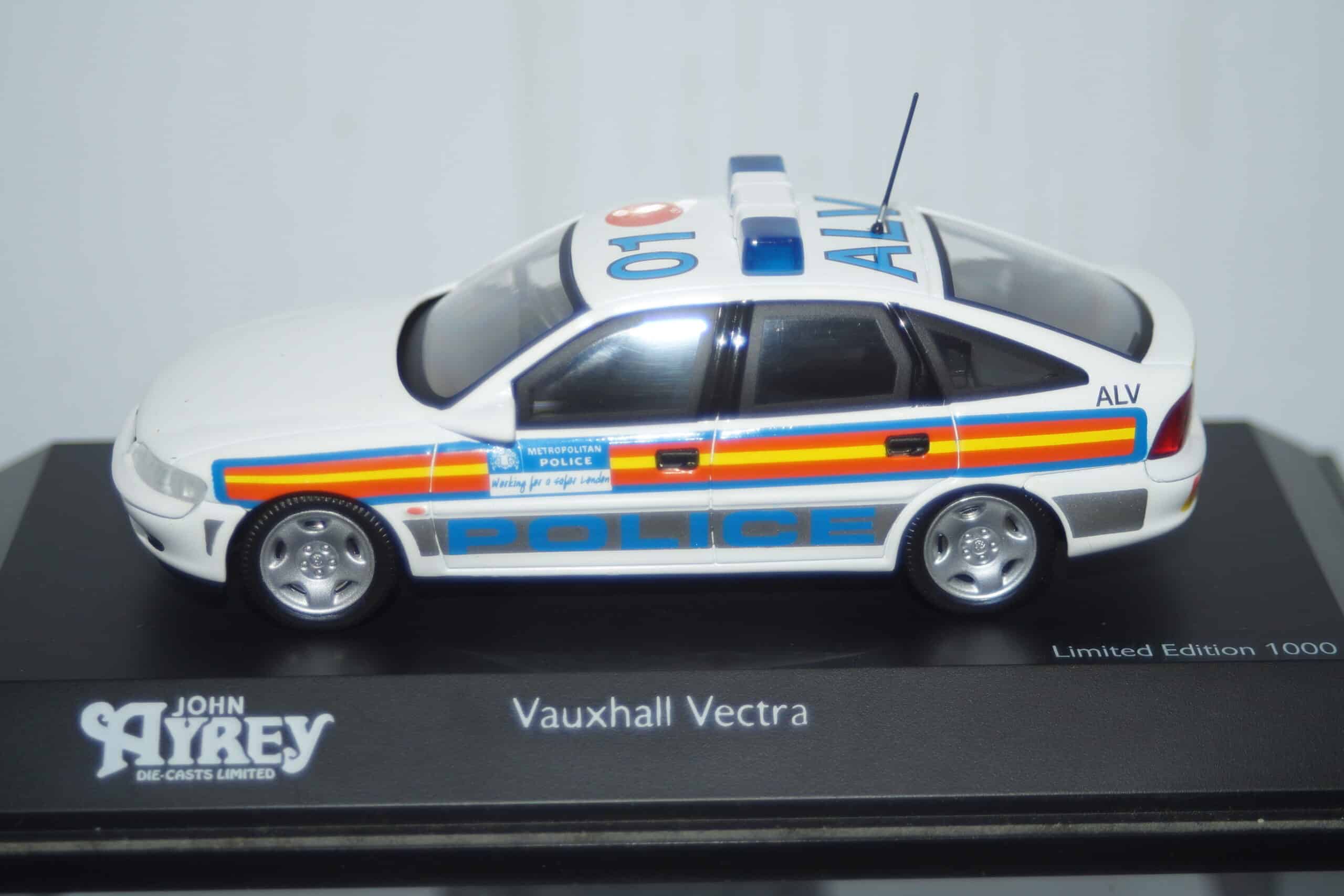 Schuco vauxhall vectra metropolitan police ltd 1000 in 1:43 450419100