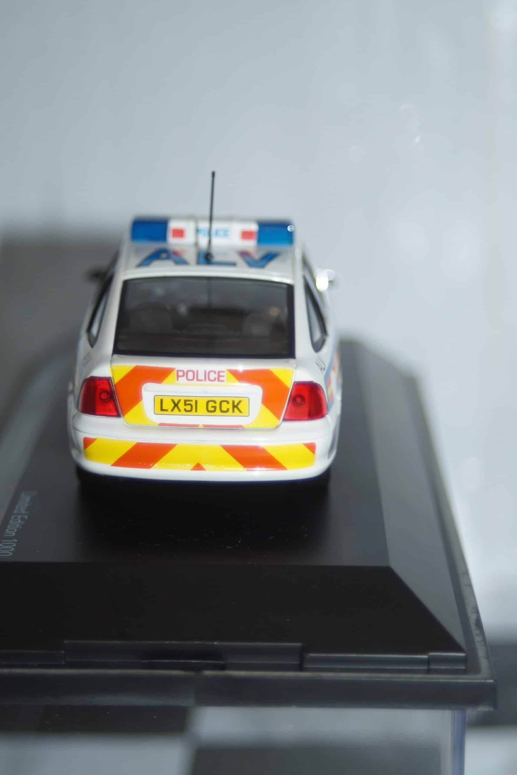 Schuco vauxhall vectra metropolitan police ltd 1000 in 1:43 450419100
