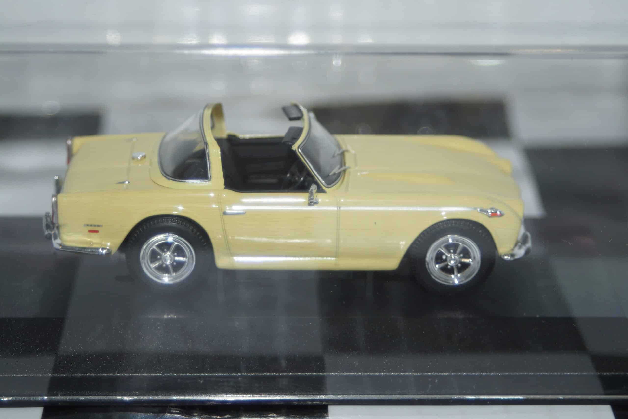 Vanguards triumph tr5 jasmine yellow va11509 1:43