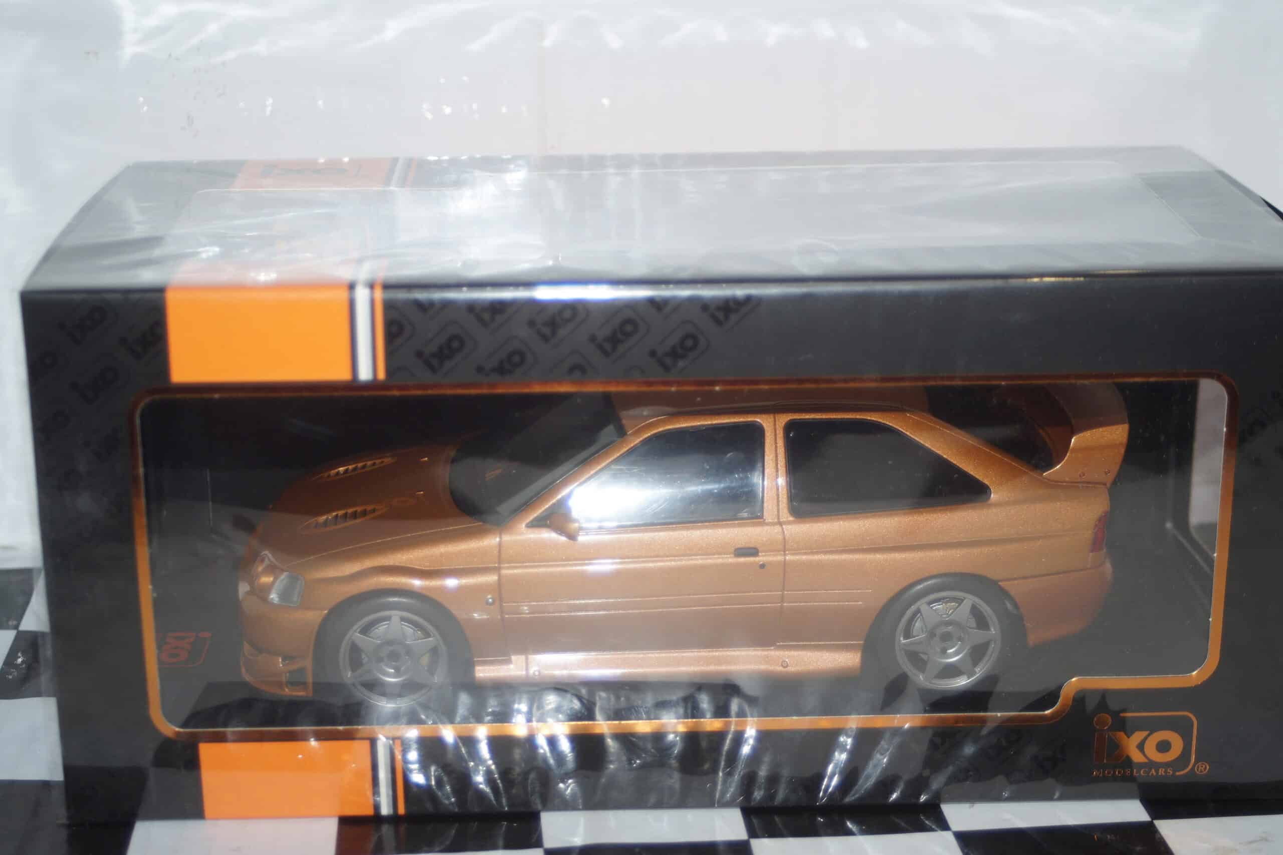 Ixo modelcars ford focus st estate 2015 sunset yellow metallic 1:18 mcg18464