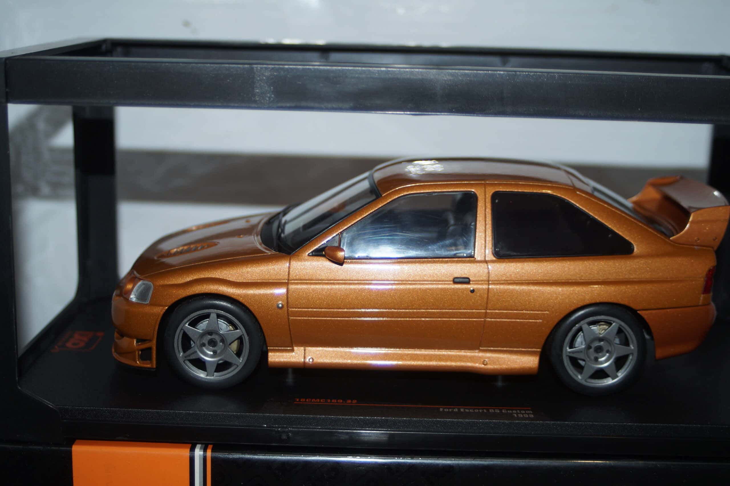 Ixo modelcars ford focus st estate 2015 sunset yellow metallic 1:18 mcg18464