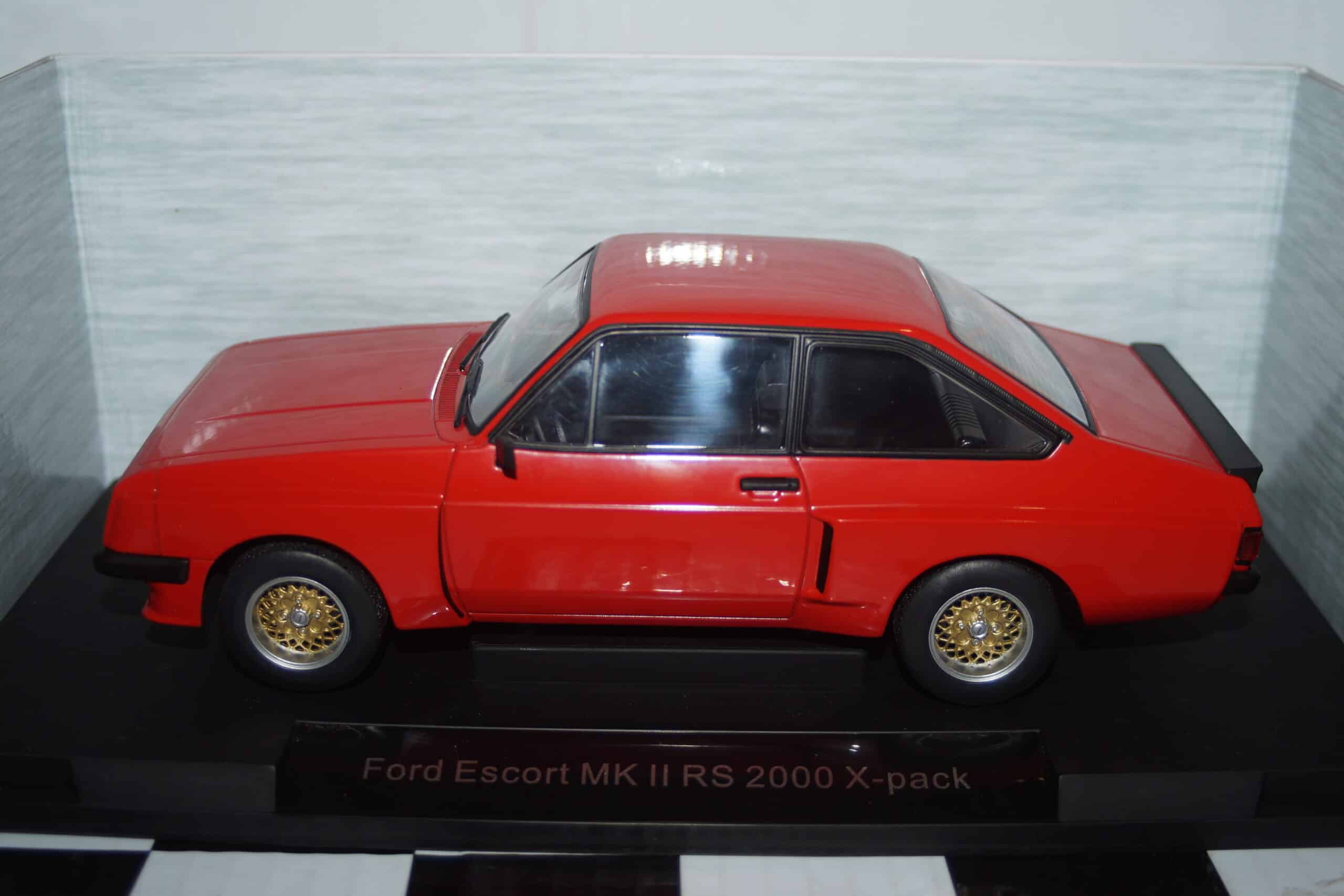 Model car group ford escort mk2 rs2000 x-pack  red mcg18352