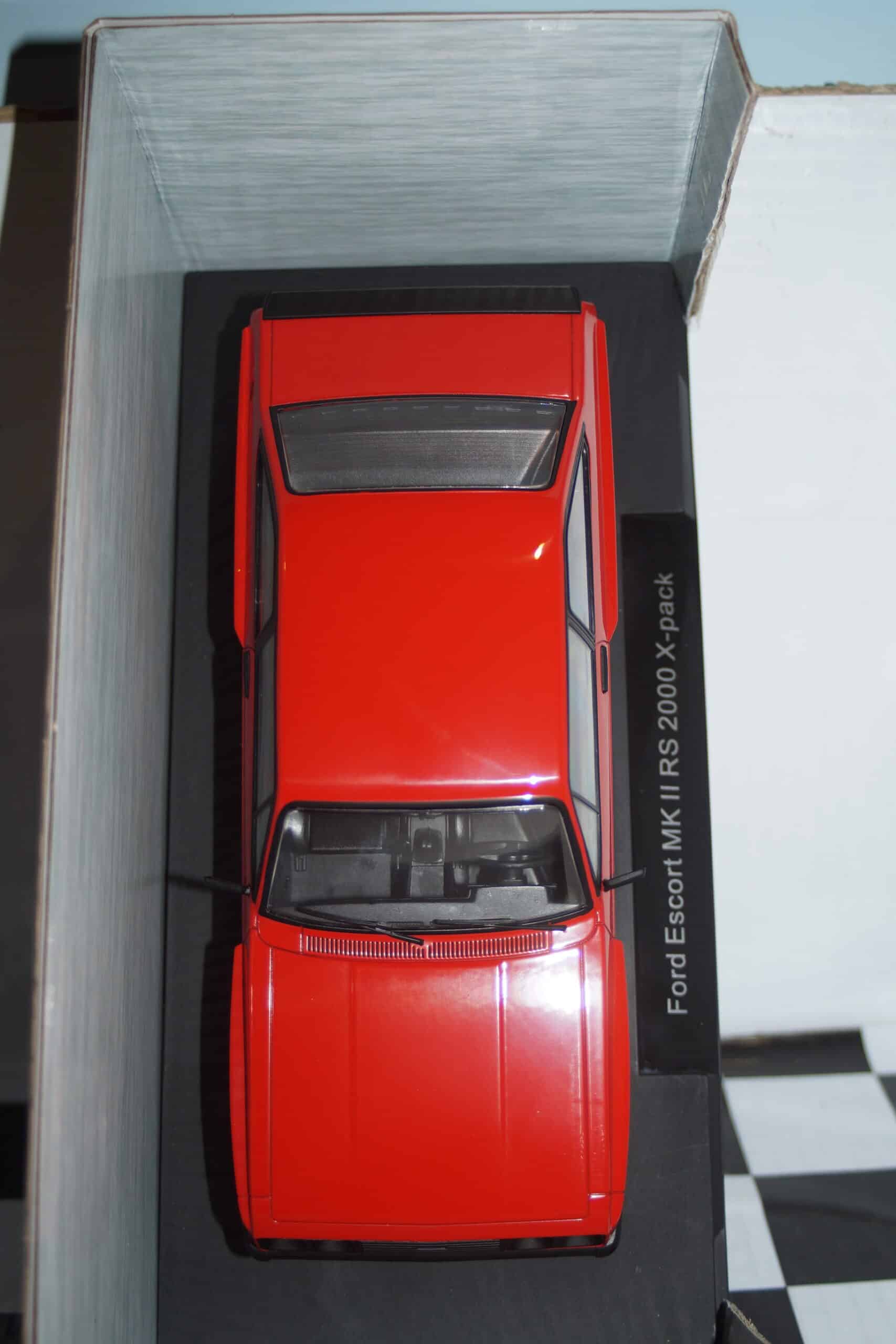 Model car group ford escort mk2 rs2000 x-pack  red mcg18352