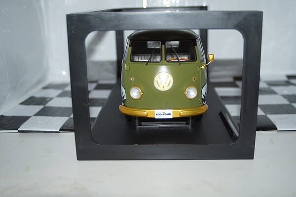 Solido volkswagen kool kombi 2024 ghost hunter with trailer 1:18 s1810904