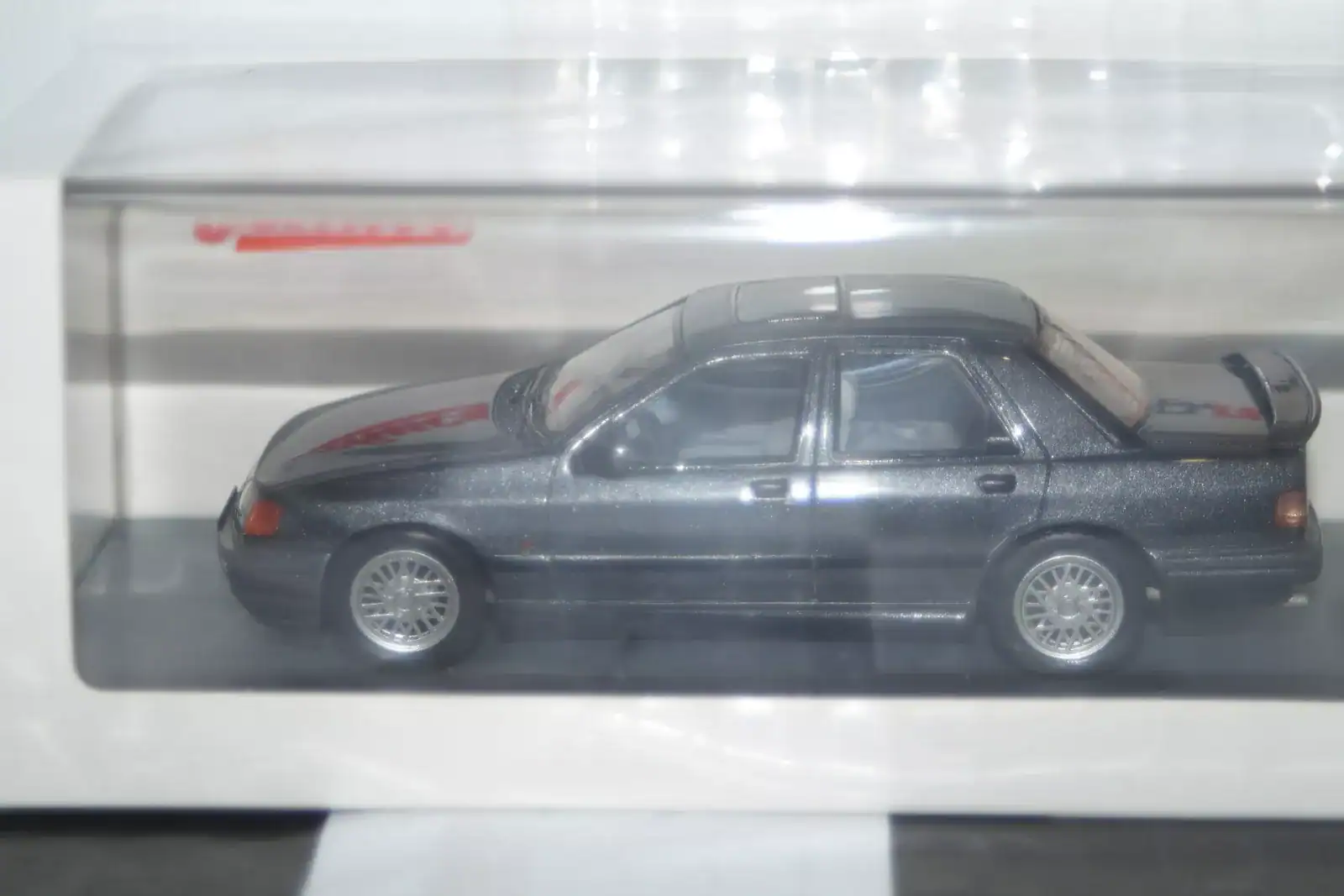 Schuco ford sierra cosworth sapphire in anthracite 1:43 pro.r43 43u00100 (spark)