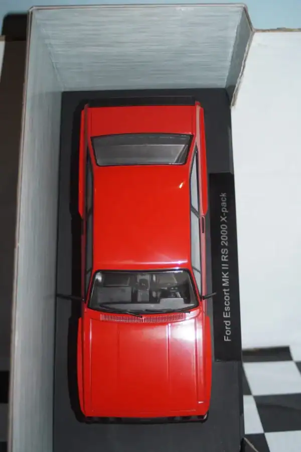 Model car group ford escort mk2 rs2000 x-pack  red mcg18352