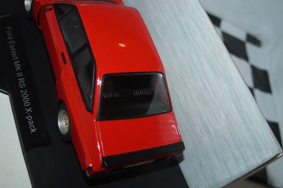 Model car group ford escort mk2 rs2000 x-pack  red mcg18352