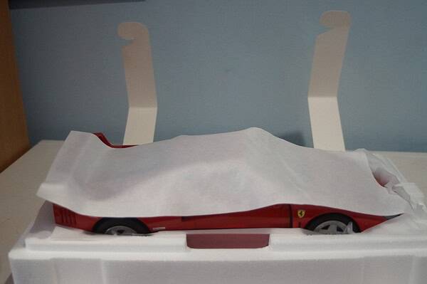 Norev ferrari f40 1987 1:12 scale ref 127902 (updated version)