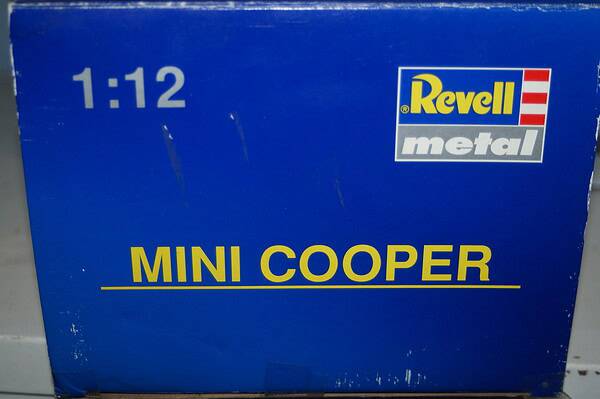 Revell metal mini cooper 2001 in red 1:12 ref 08453