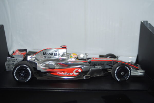 Minichamps mclaren mercedes mp4-28 j.button f1 2013 530 131805 1:18