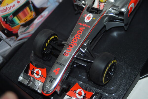 Minichamps mclaren mercedes l.hamilton f1 2012 showcar 533 121874 1:18