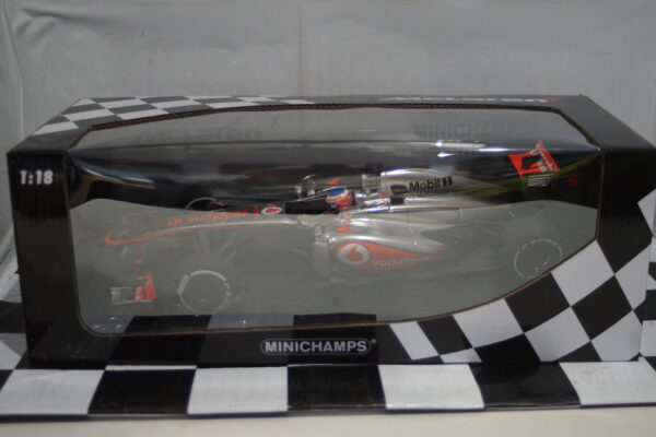 Minichamps mclaren mercedes mp4-28 j.button f1 2013 530 131805 1:18