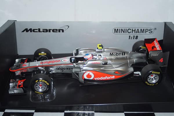 Minichamps mclaren mercedes mp4-26 j.button f1 2011 530 111804 1:18