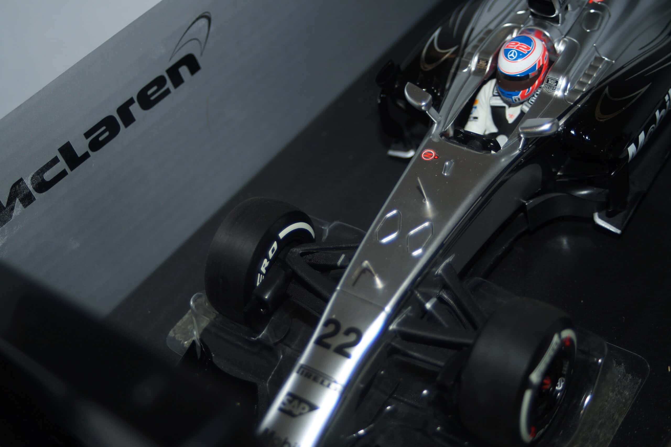 Minichamps mclaren mercedes mp4-29 j.button f1 2012 530 141822 1:18