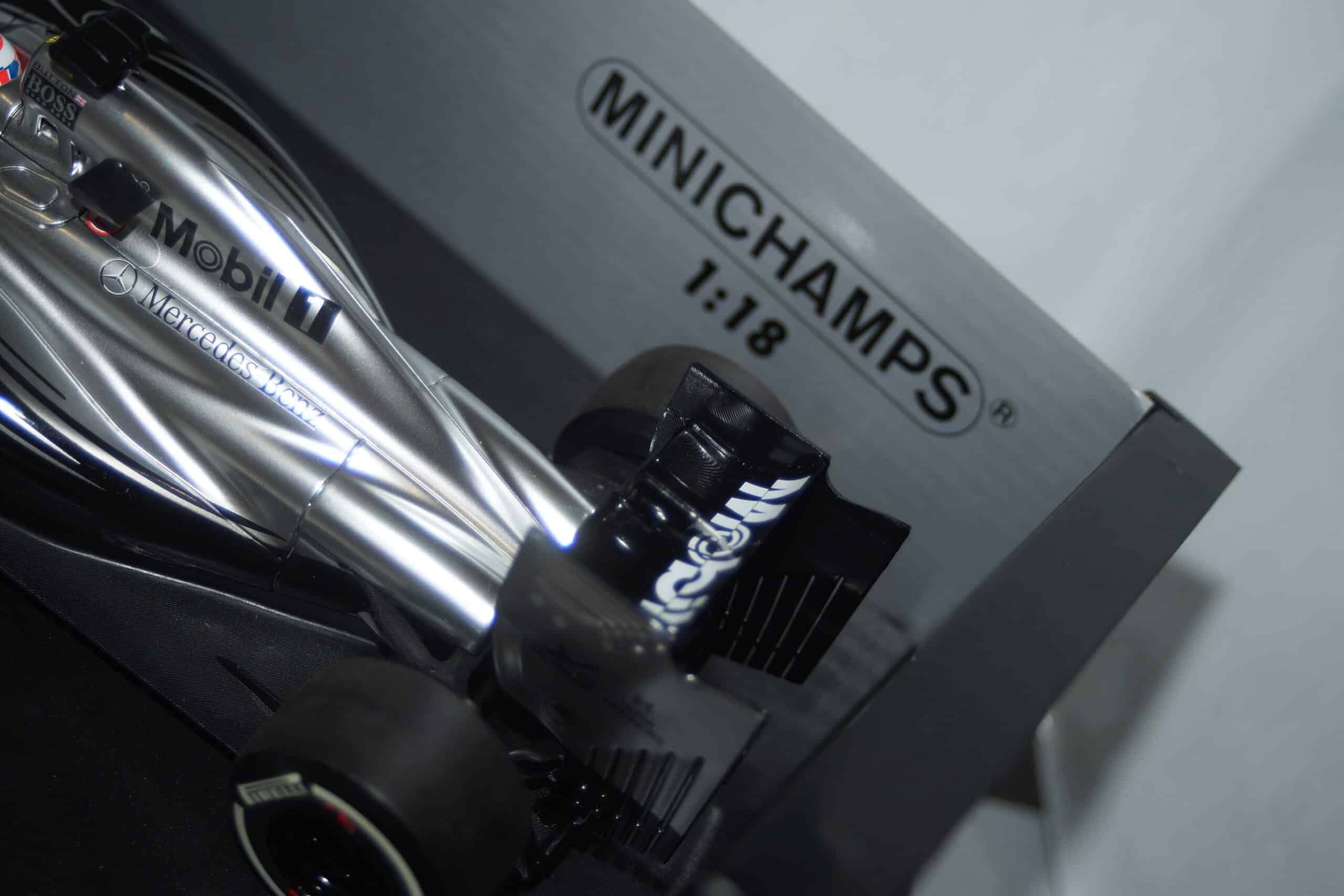 Minichamps mclaren mercedes mp4-29 j.button f1 2012 530 141822 1:18