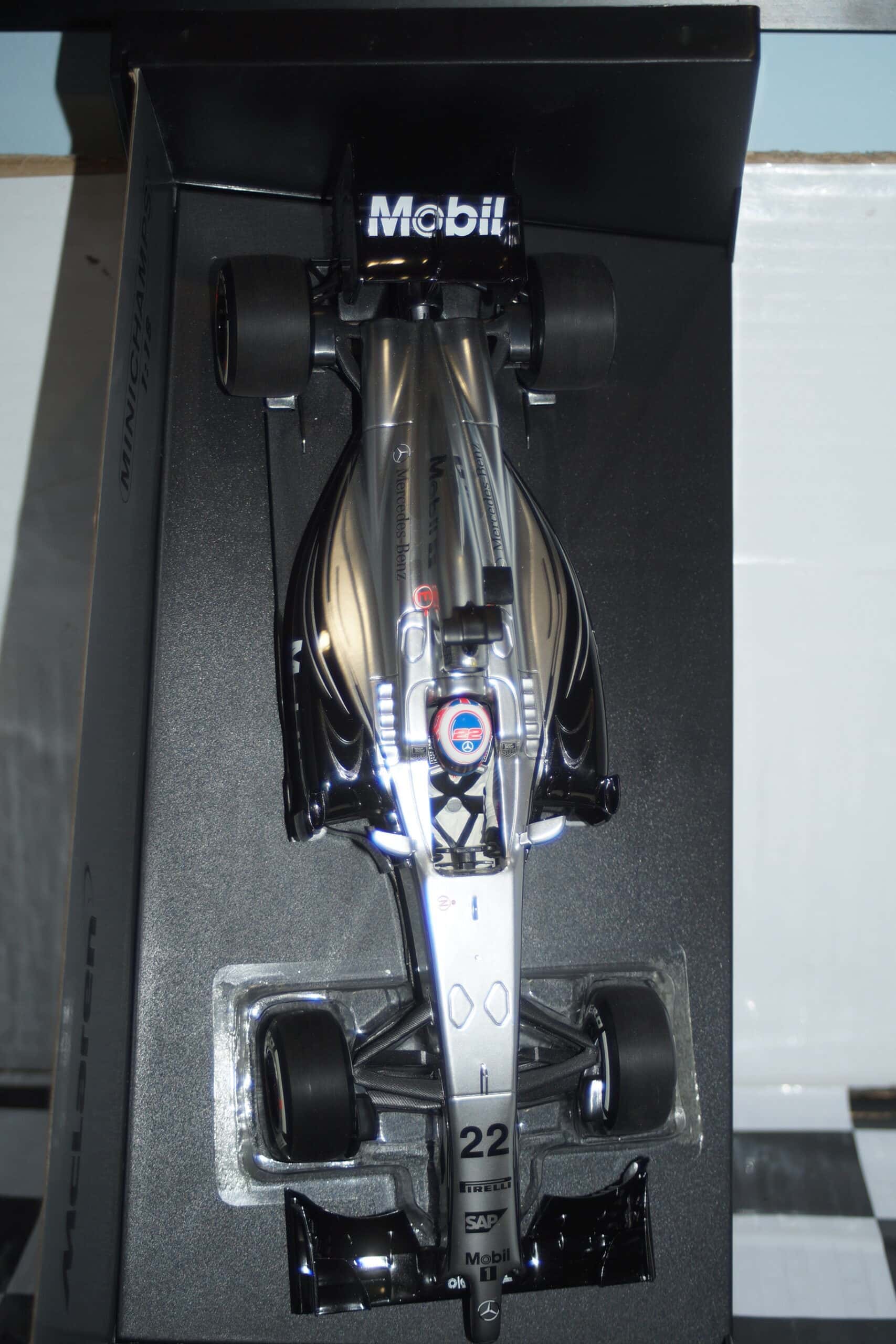 Minichamps mclaren mercedes mp4-29 j.button f1 2012 530 141822 1:18