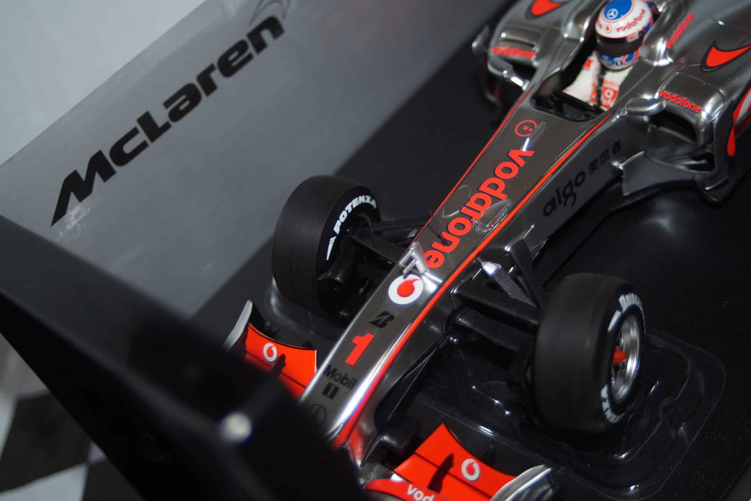 Minichamps mclaren mercedes mp4-25 j.button f1 2010 530 101801 1:18