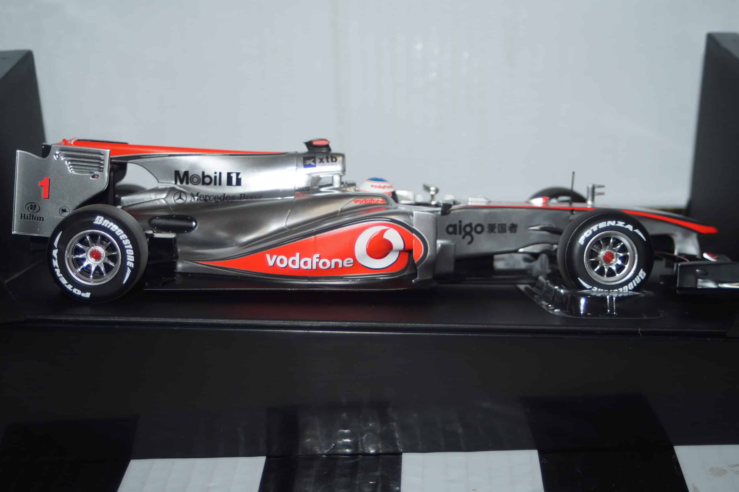 Minichamps mclaren mercedes mp4-25 j.button f1 2010 530 101801 1:18