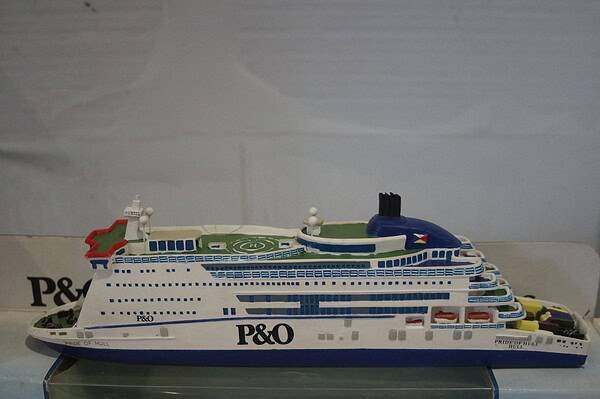P & o north sea ferries - pride of hull -heavy resin type model ref zf683