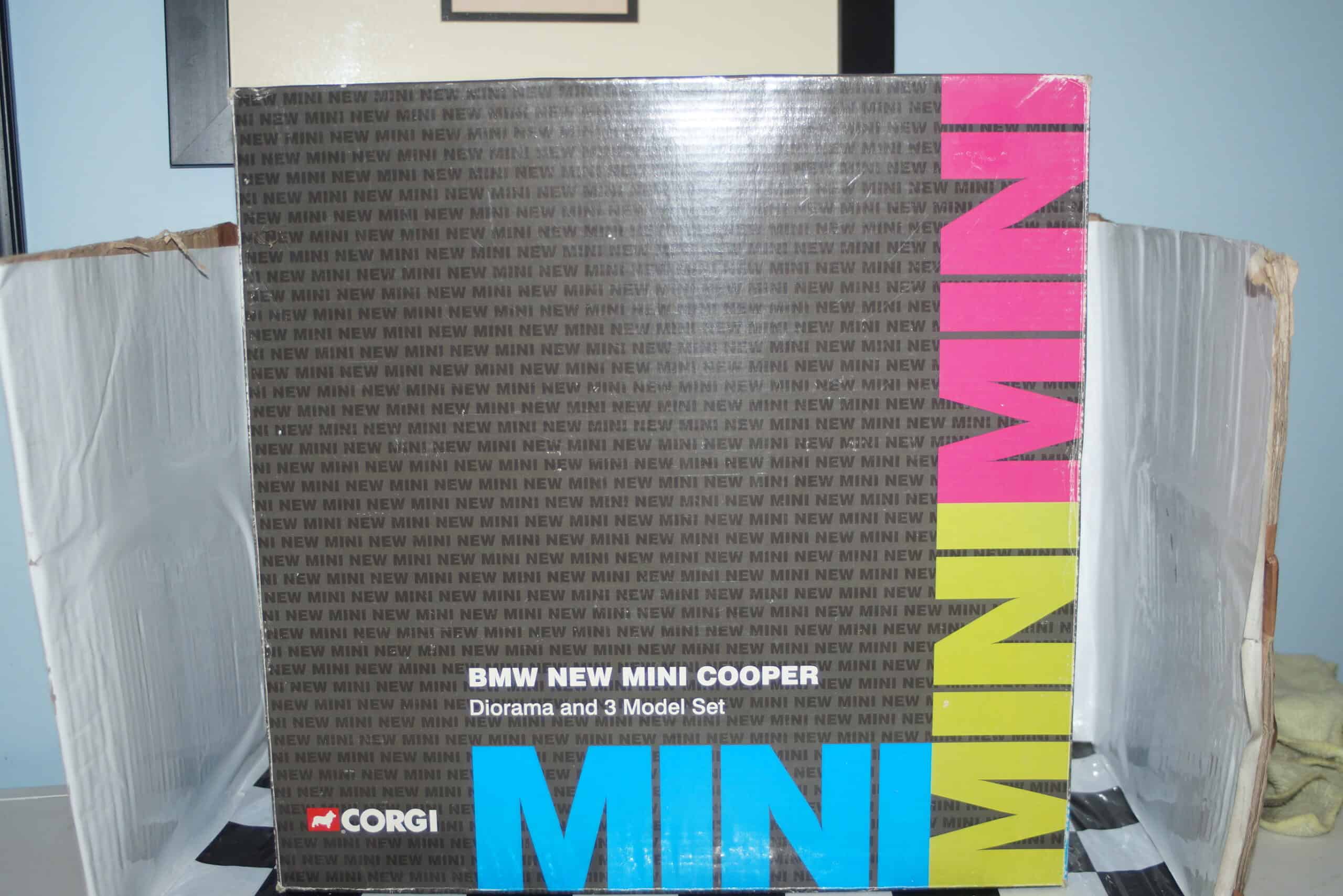 Corgi (based) austin rover mini 30 1959-1989 1:36 (approx)