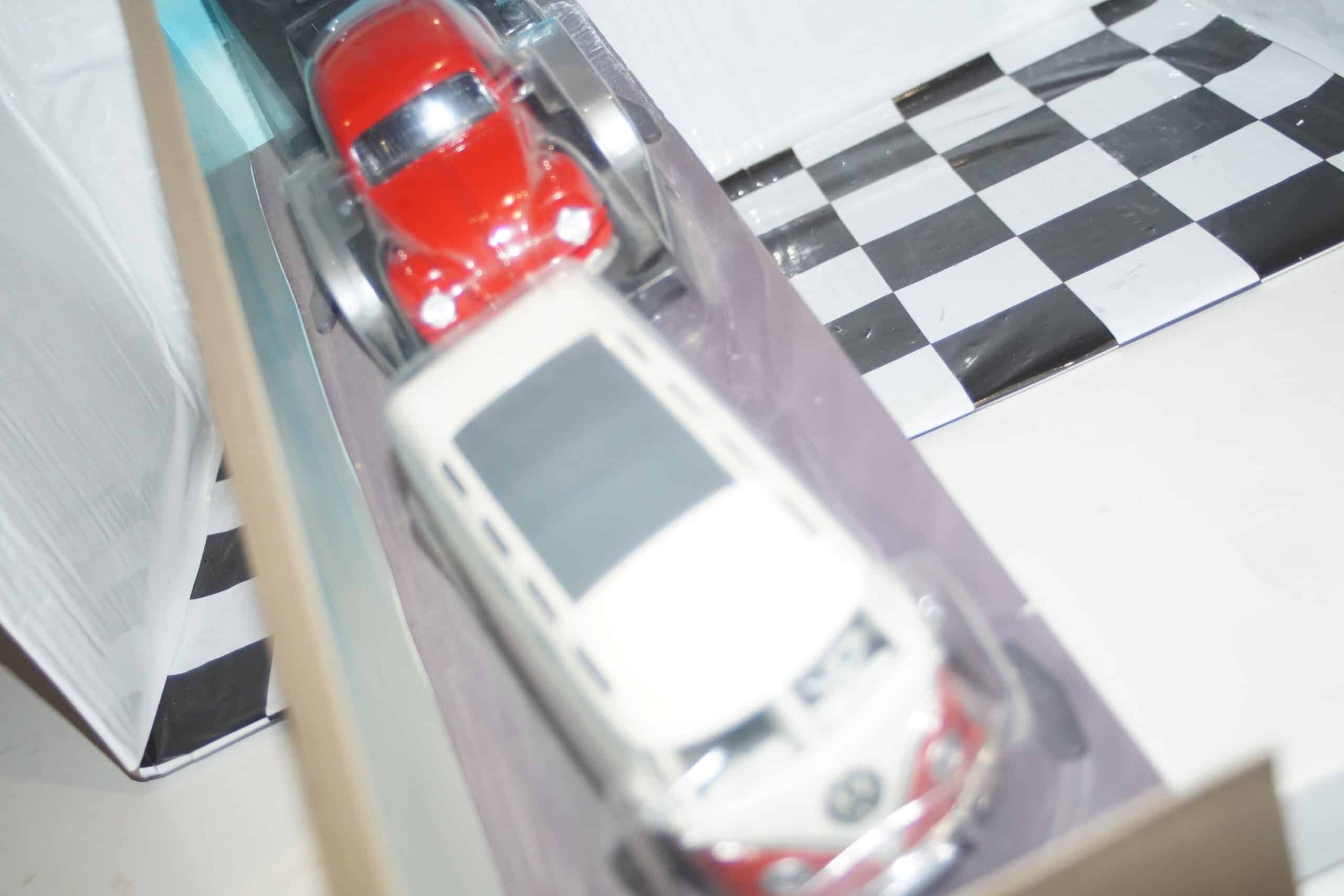 Maisto volkswagen camper (samba) and beetle 1:24 diecast ref 32913