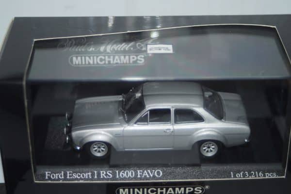 Minichamps ford focus rs 2009 green metallic 400 088102 1:43