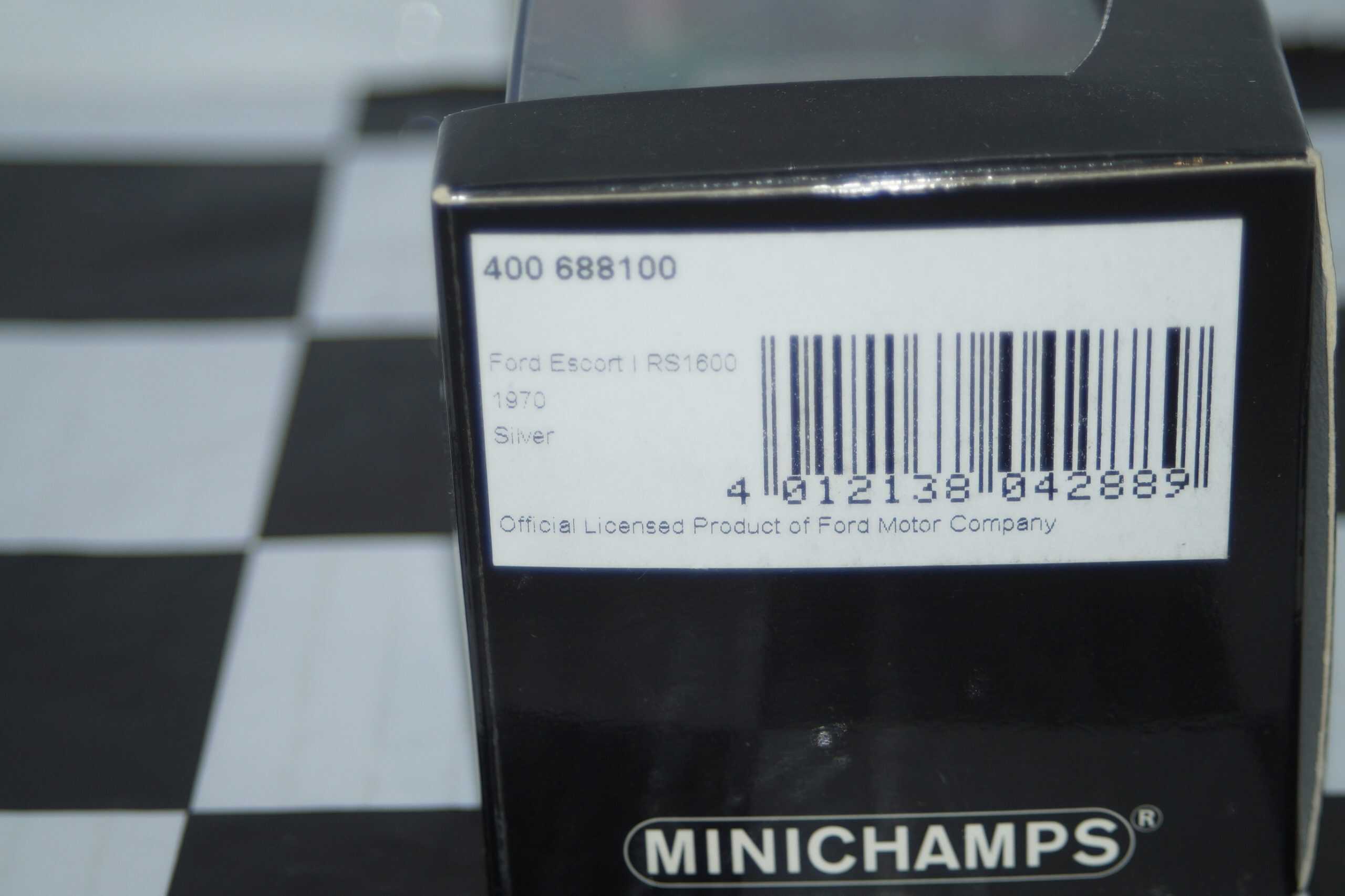 Minichamps ford focus rs 2009 green metallic 400 088102 1:43