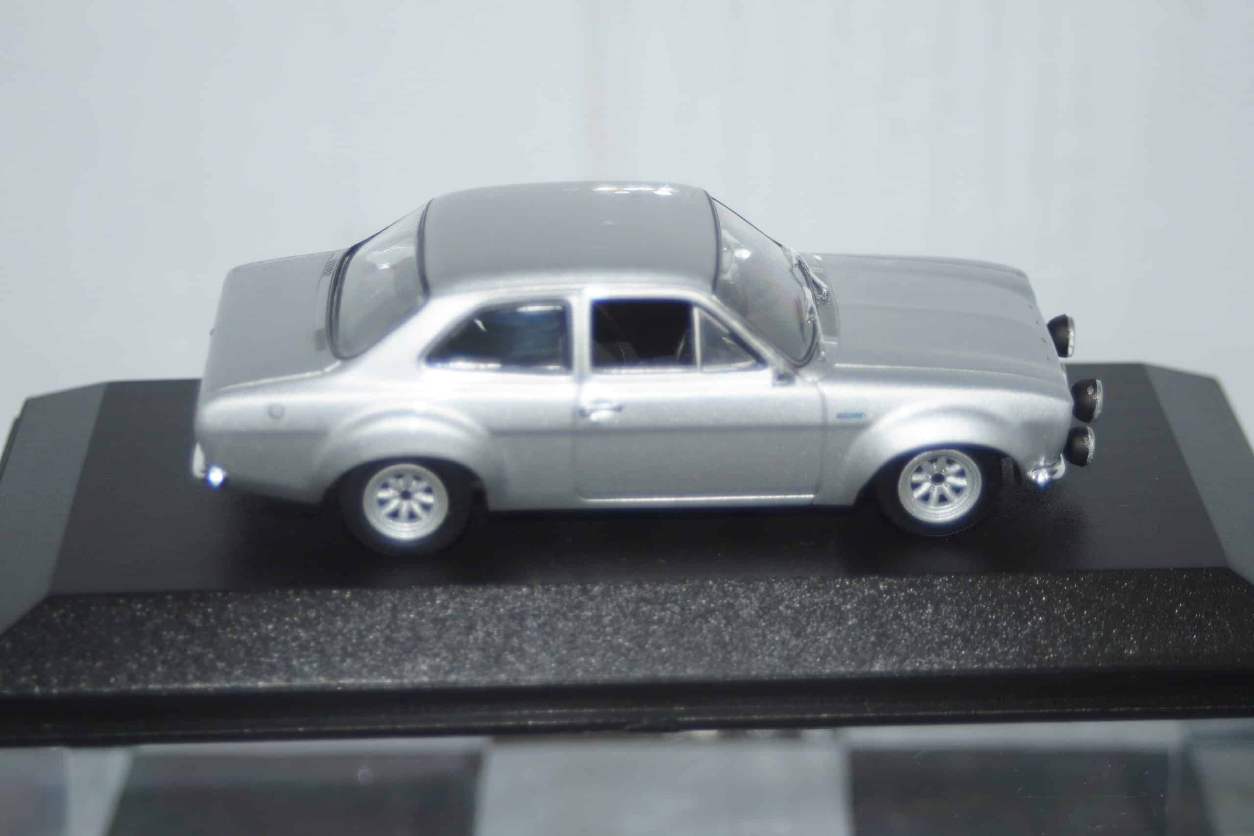 Minichamps ford focus rs 2009 green metallic 400 088102 1:43