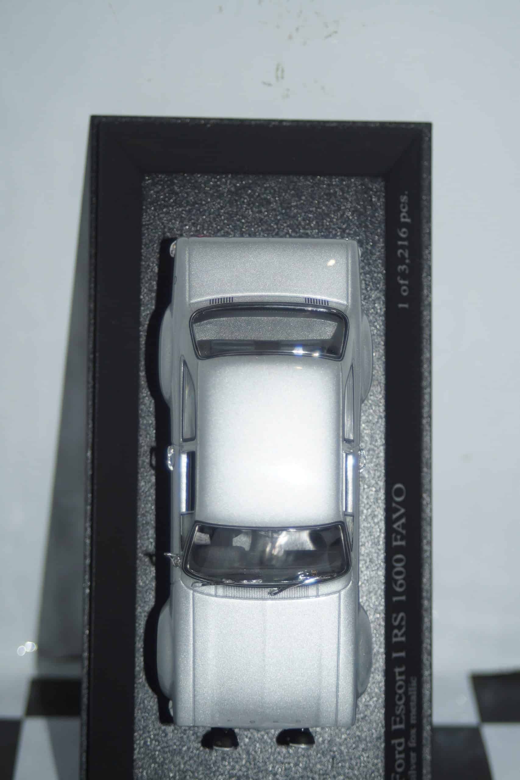 Minichamps ford focus rs 2009 green metallic 400 088102 1:43