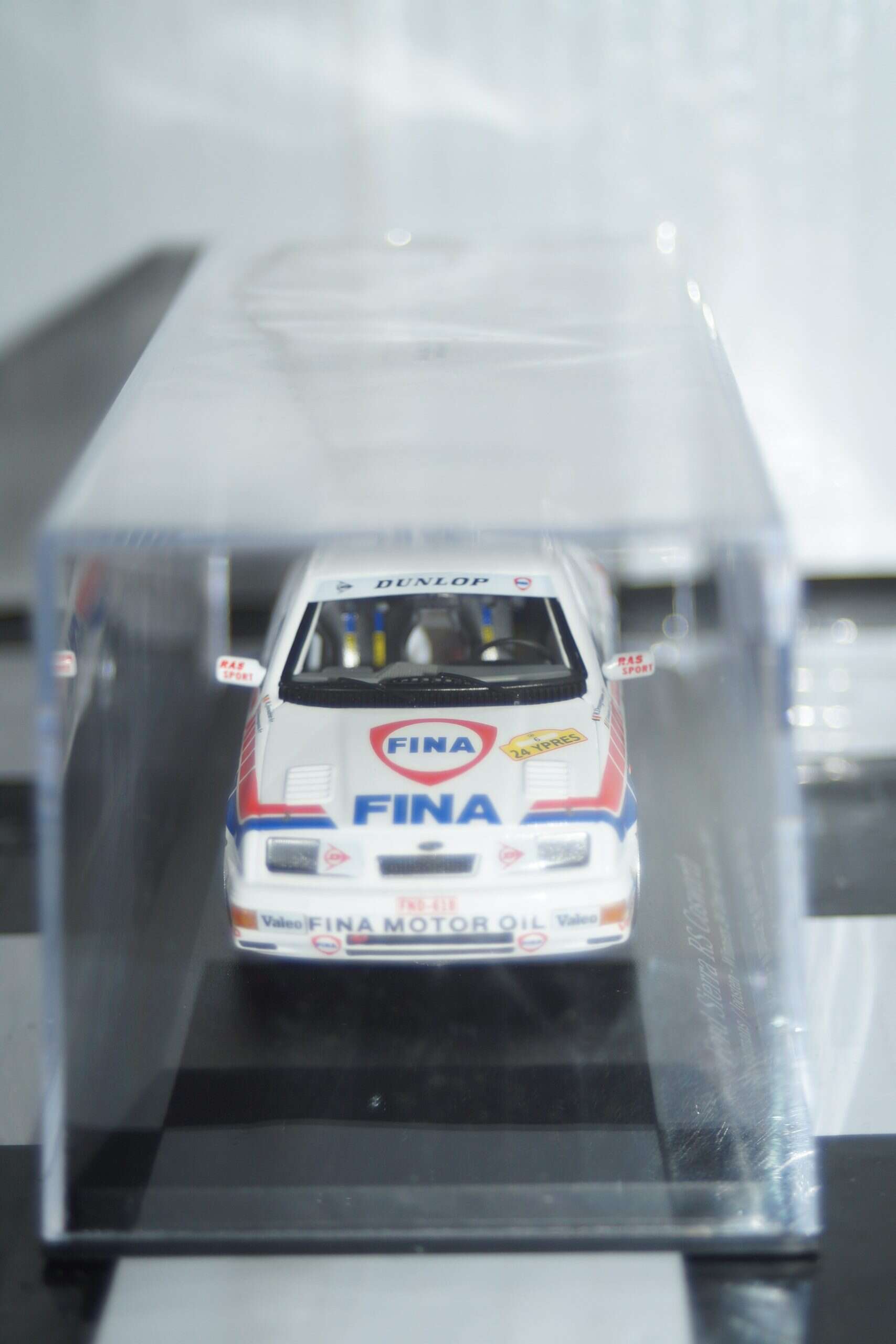 Minichamps ford sierra rs cosworth #15 tour de corse rally 1987  437 878015 1:43