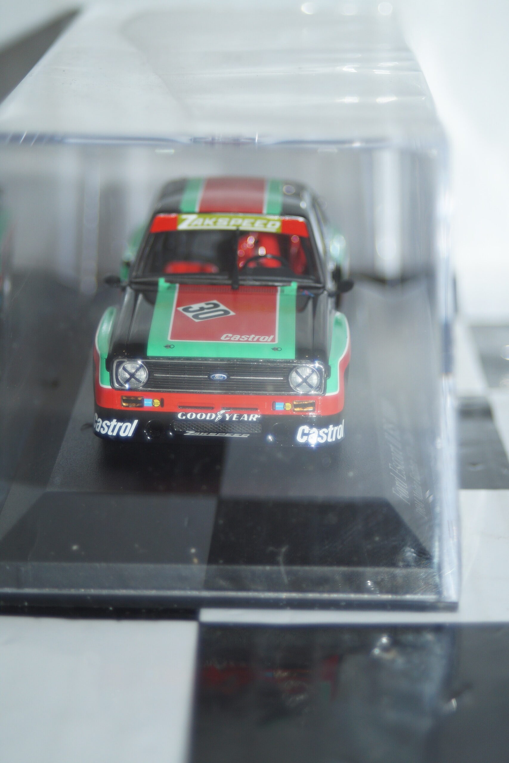 Minichamps ford escort mk2 rs2000 white 400 084300 1:43