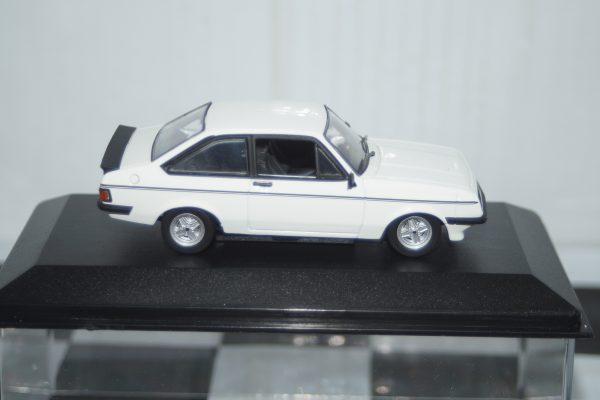 Minichamps ford escort mk2 rs2000 white 400 084300 1:43