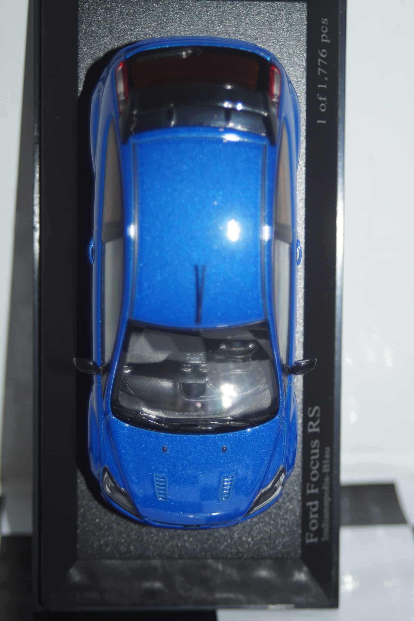 Minichamps ford focus rs 2009 blue metallic 400 088105 1:43