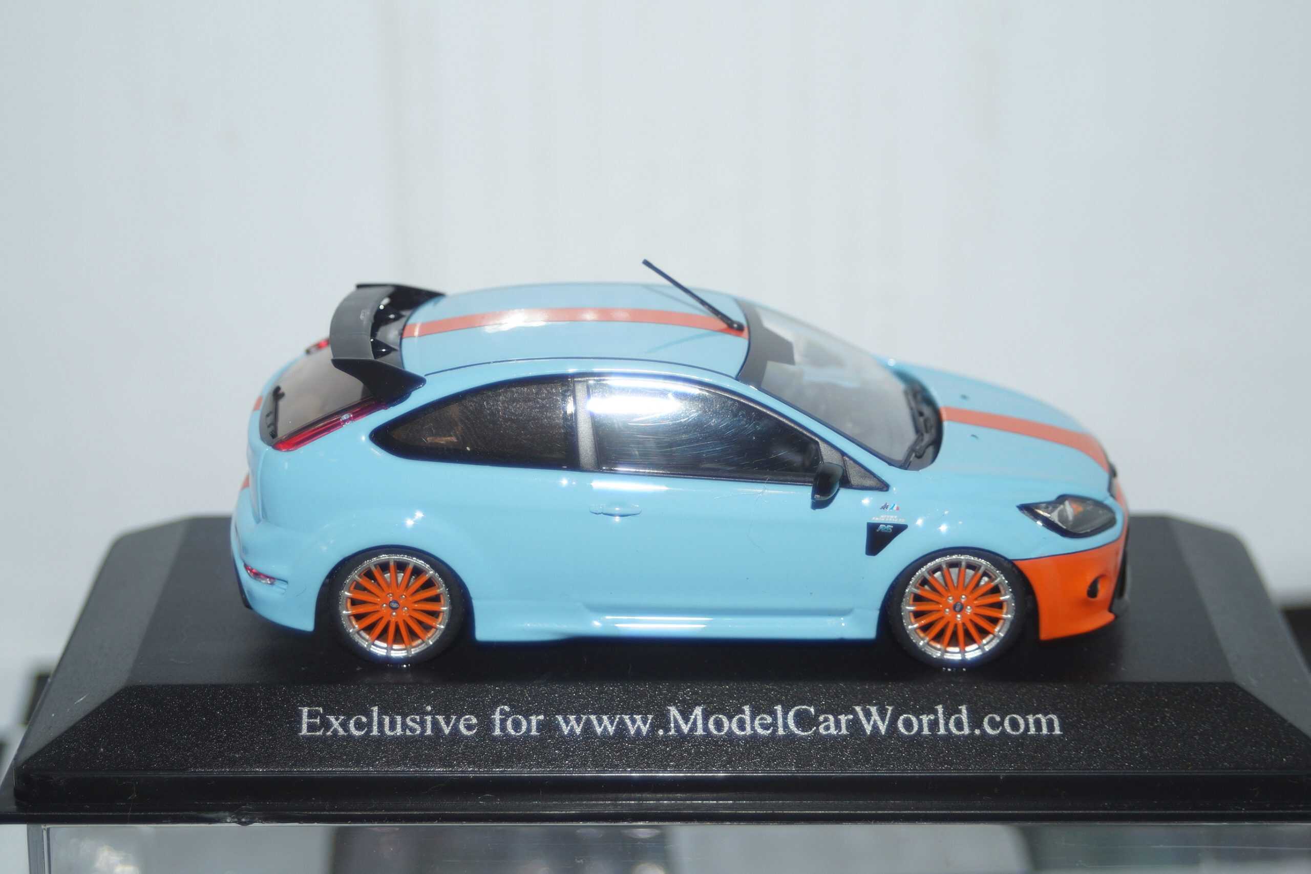 Minichamps ford focus rs le mans edition 2010 white 400 088267 1:43