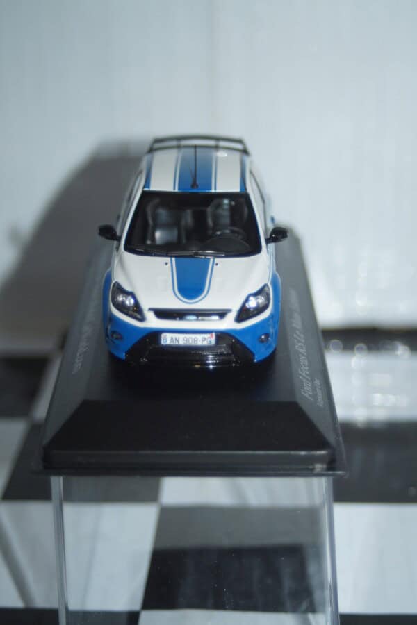 Minichamps ford focus rs le mans edition 2010 white with blue 400 088172 1:43