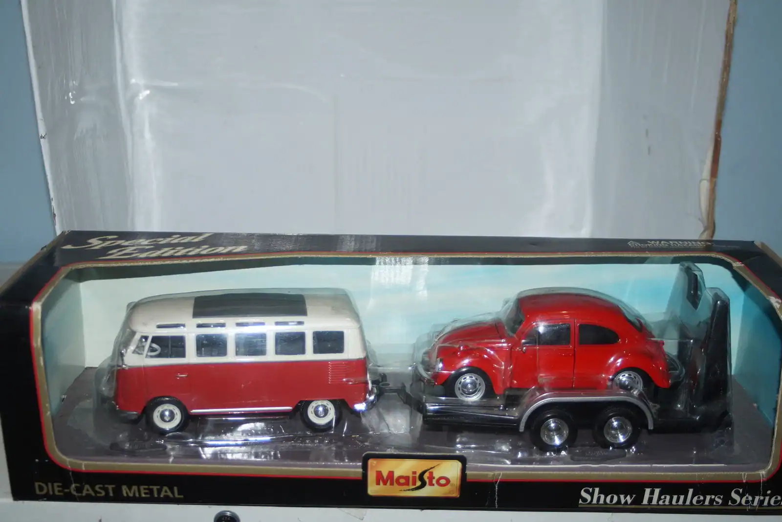 Maisto volkswagen camper (samba) and beetle 1:24 diecast ref 32913