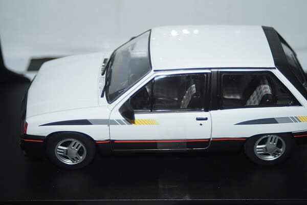 Whitebox opel / vauxhall corsa a sr 1985 white 1:24 wb124239-o