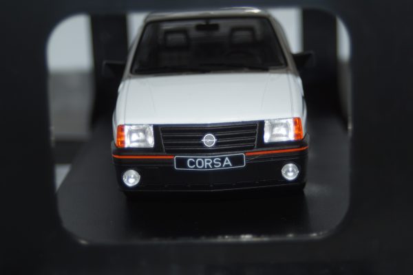 Whitebox opel / vauxhall corsa a sr 1985 white 1:24 wb124239-o