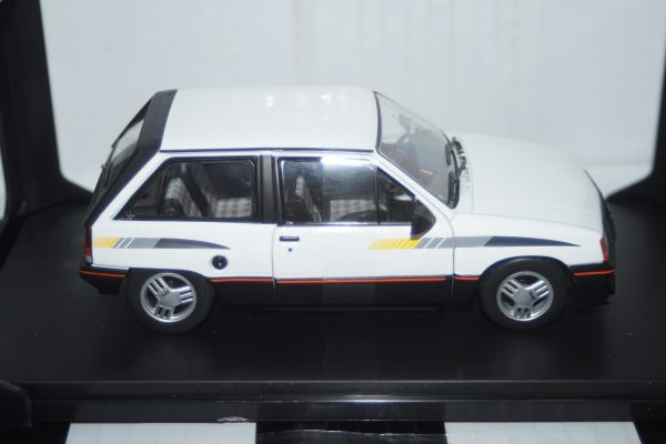Whitebox opel / vauxhall corsa a sr 1985 white 1:24 wb124239-o
