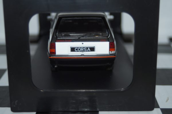 Whitebox opel / vauxhall corsa a sr 1985 white 1:24 wb124239-o