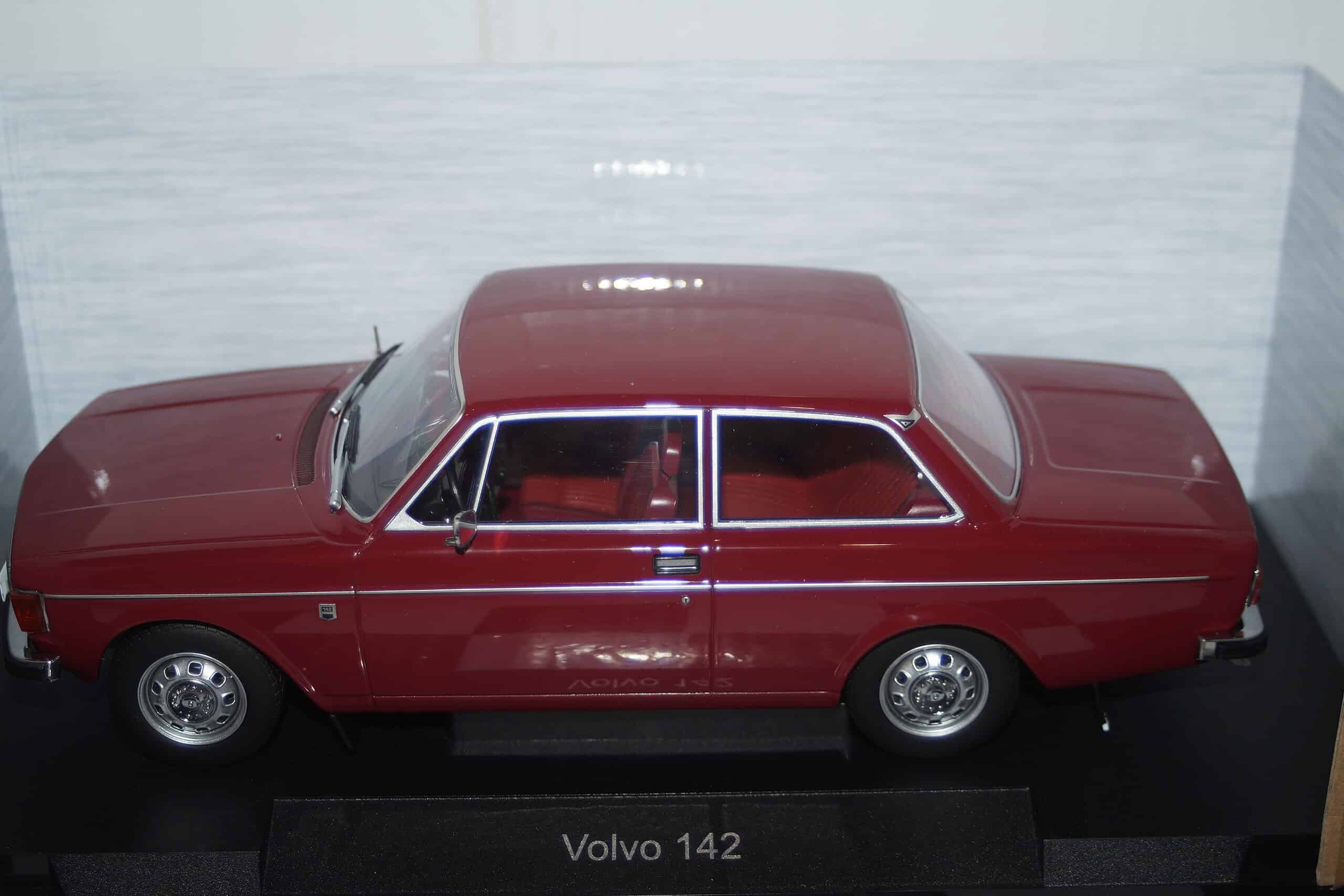 Modelcar group volvo 142 burgundy red 1:18 scale mcg18443